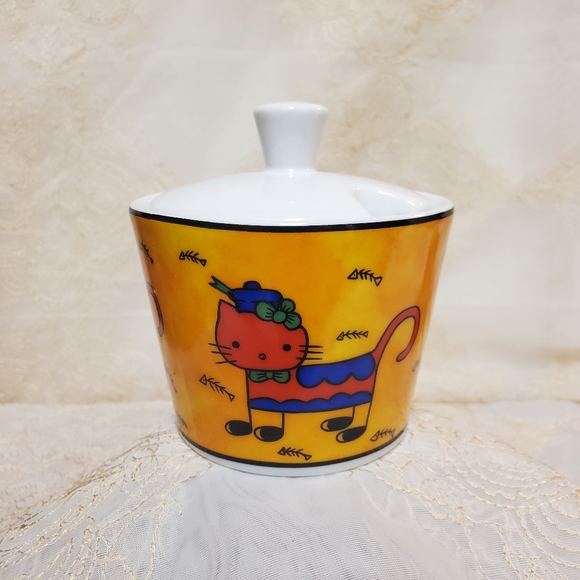 Porcelain Sugar Bowl and Creamer - Picture 5 of 16